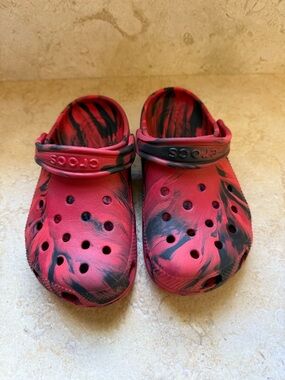 CROCS Kids Red & Black Marbled Slip-On Clogs